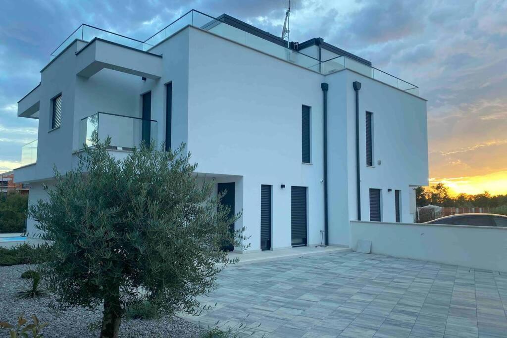 Villa Lujo Porec Funtana Luaran gambar